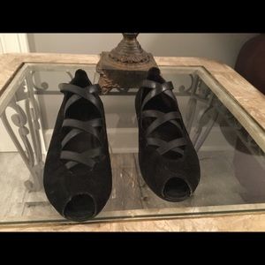 Donald Pliner suede flats